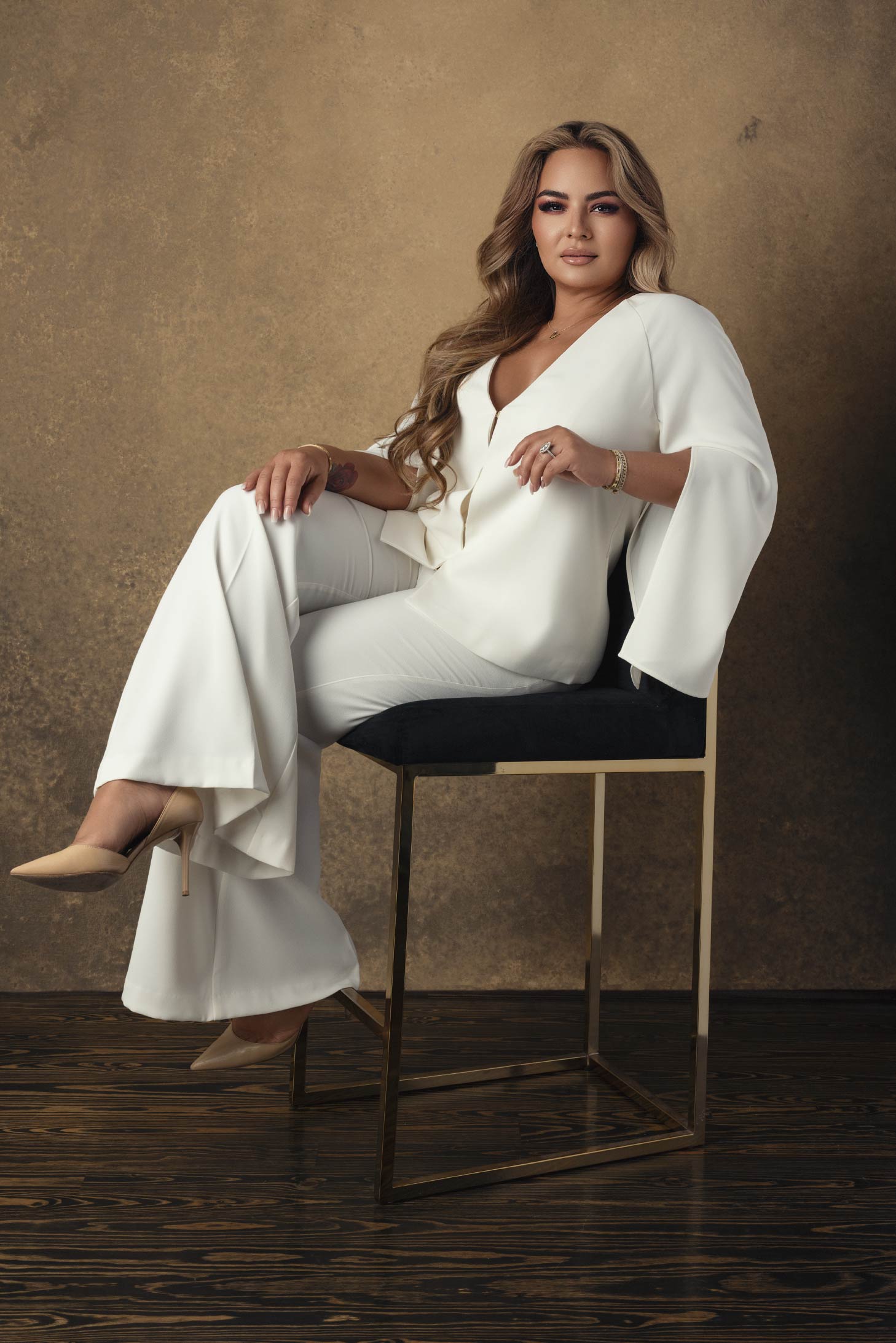 Vanessa Alonso, Latina CEO empowering women in business. Latina leadership and personal growth for Latinas.-01